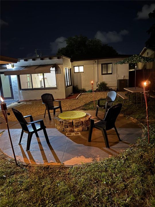 For Rent: $2,500 (2 beds, 1 baths, 1560 Square Feet)