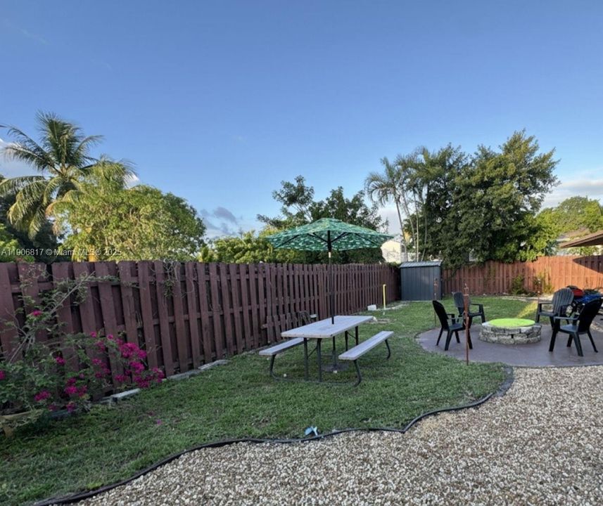 For Rent: $2,500 (2 beds, 1 baths, 1560 Square Feet)