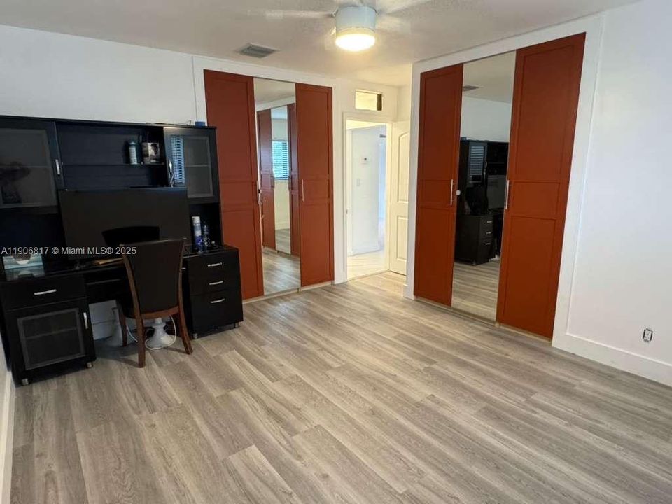 For Rent: $2,500 (2 beds, 1 baths, 1560 Square Feet)