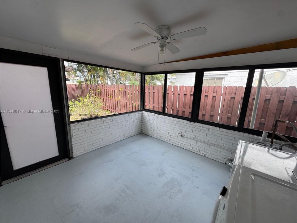 For Rent: $2,500 (2 beds, 1 baths, 1560 Square Feet)