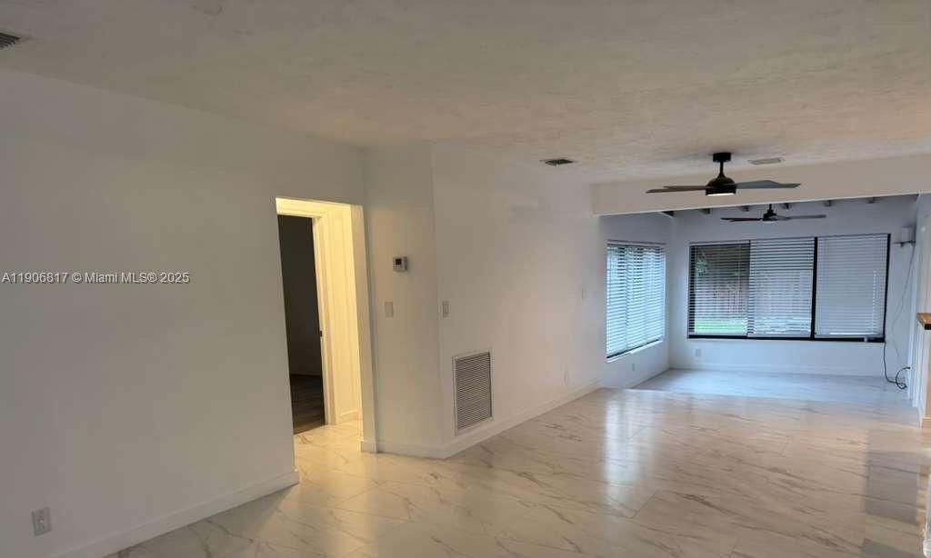 For Rent: $2,500 (2 beds, 1 baths, 1560 Square Feet)