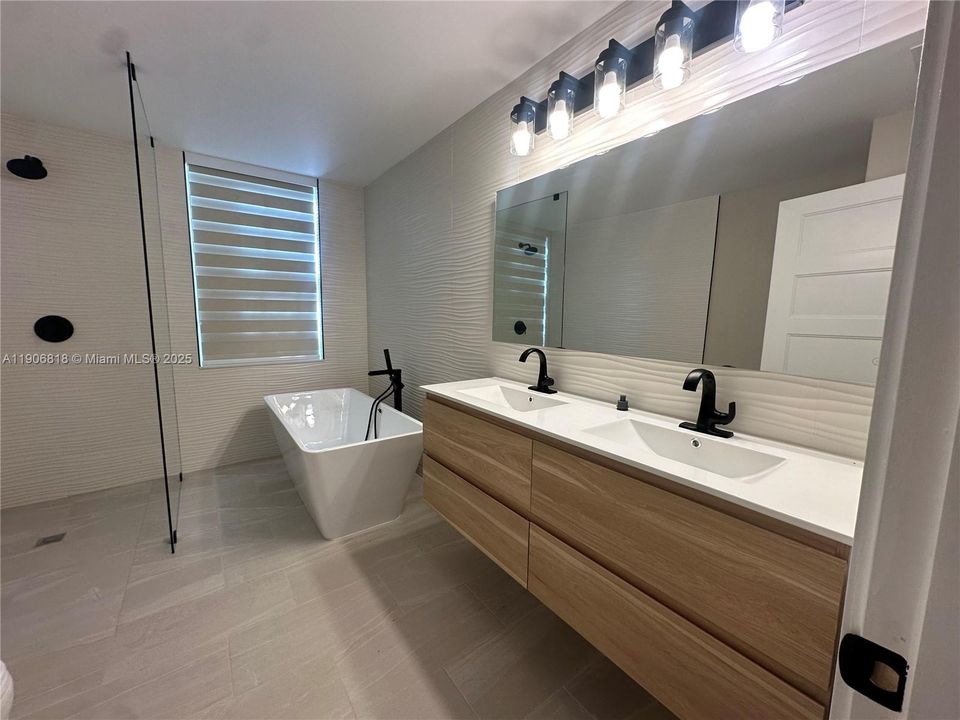 Recently Rented: $3,500 (3 beds, 2 baths, 1525 Square Feet)