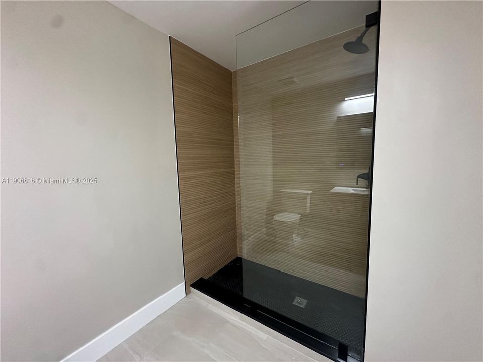 Recently Rented: $3,500 (3 beds, 2 baths, 1525 Square Feet)