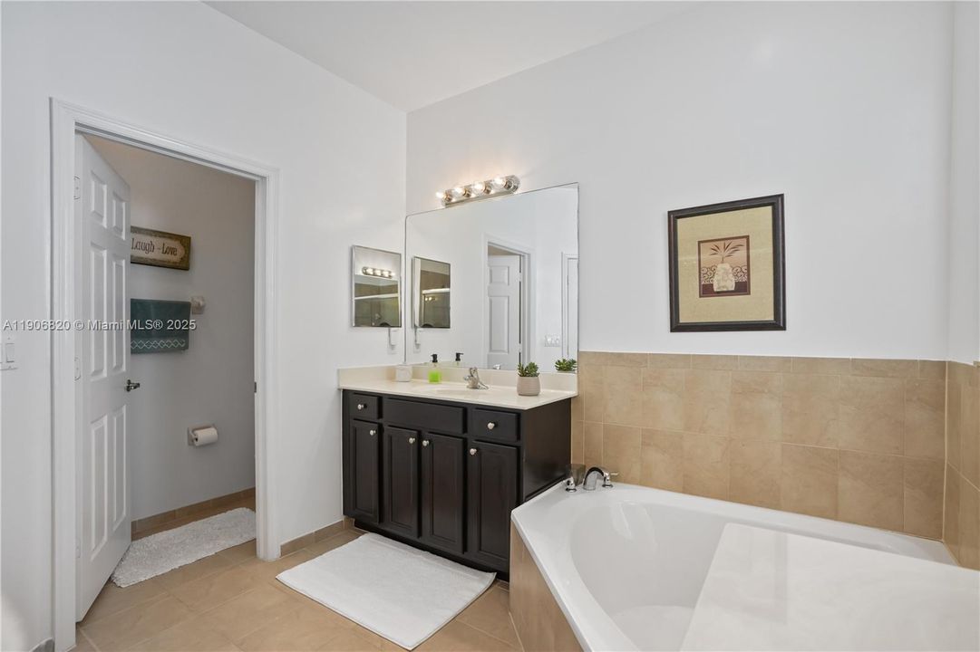 待售: $799,900 (4 贝兹, 3 浴室, 2512 平方英尺)