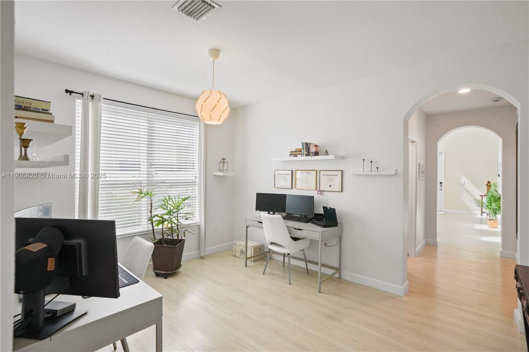 待售: $799,900 (4 贝兹, 3 浴室, 2512 平方英尺)