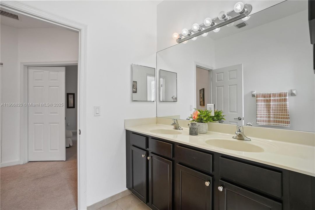 待售: $799,900 (4 贝兹, 3 浴室, 2512 平方英尺)