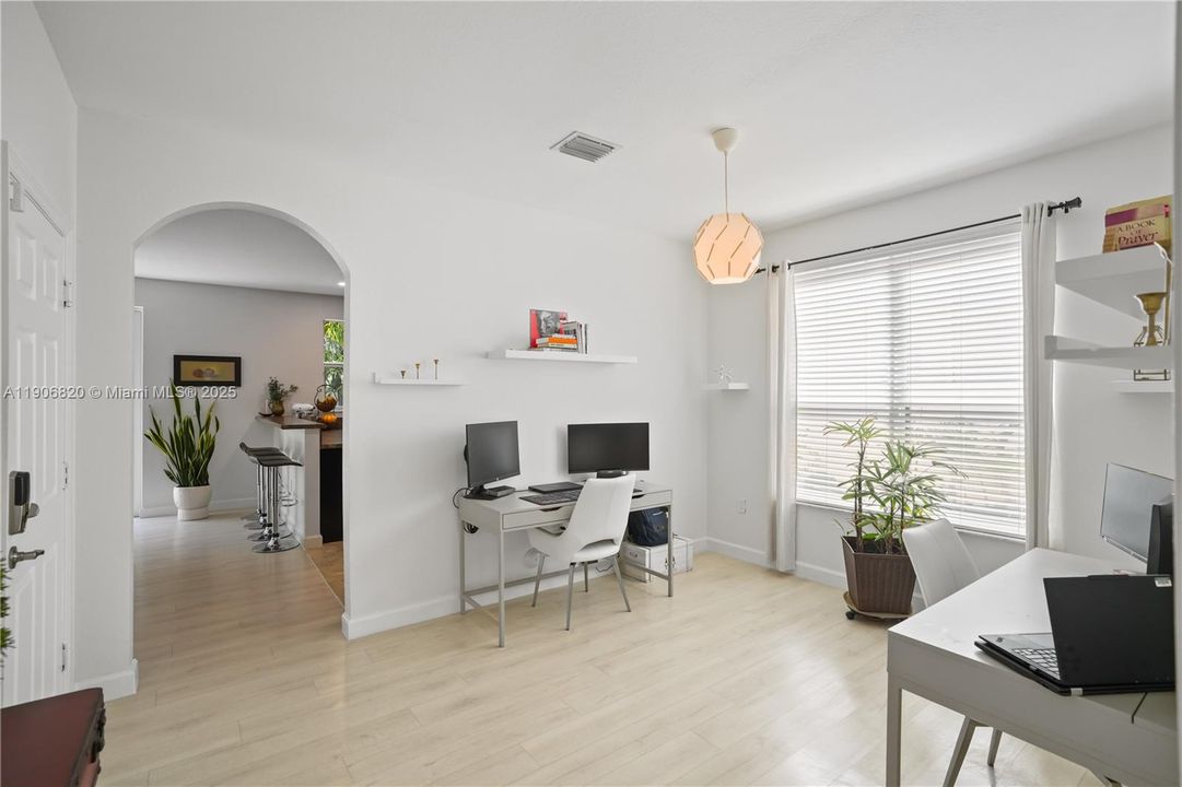 待售: $799,900 (4 贝兹, 3 浴室, 2512 平方英尺)