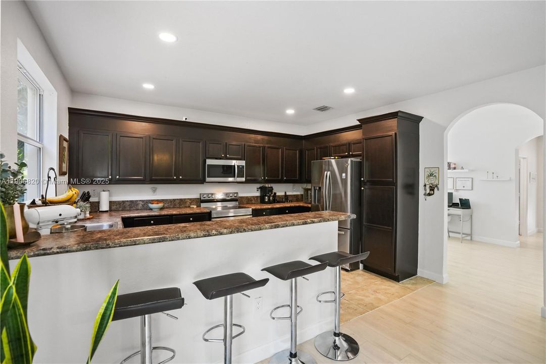 待售: $799,900 (4 贝兹, 3 浴室, 2512 平方英尺)