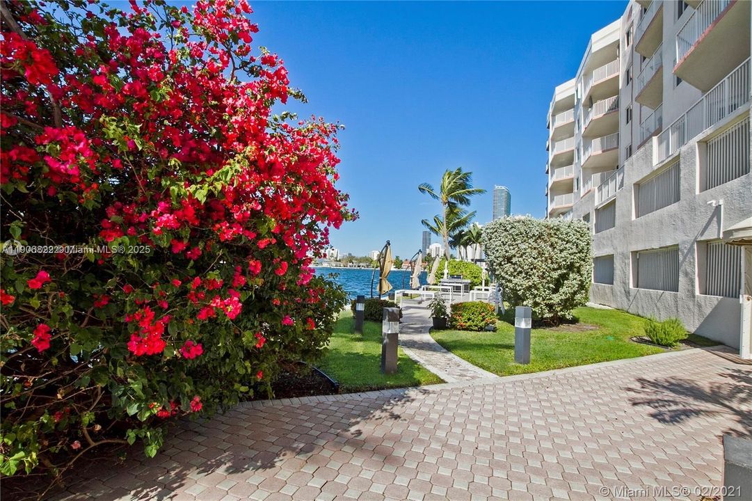 待售: $529,000 (2 贝兹, 2 浴室, 1065 平方英尺)