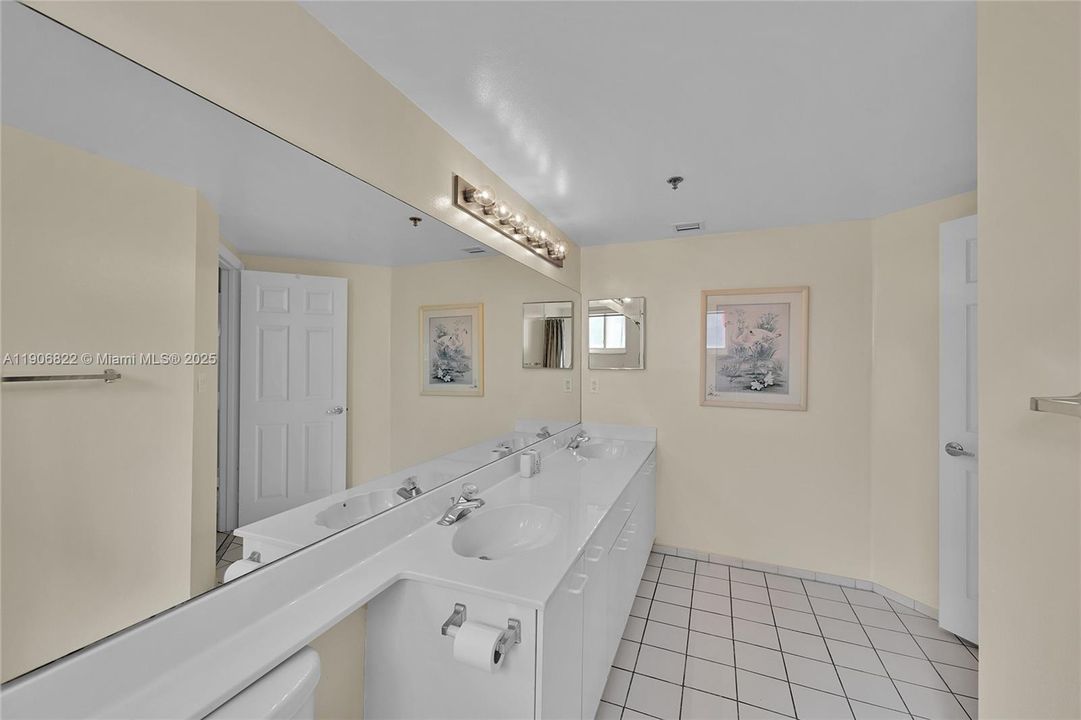 待售: $529,000 (2 贝兹, 2 浴室, 1065 平方英尺)