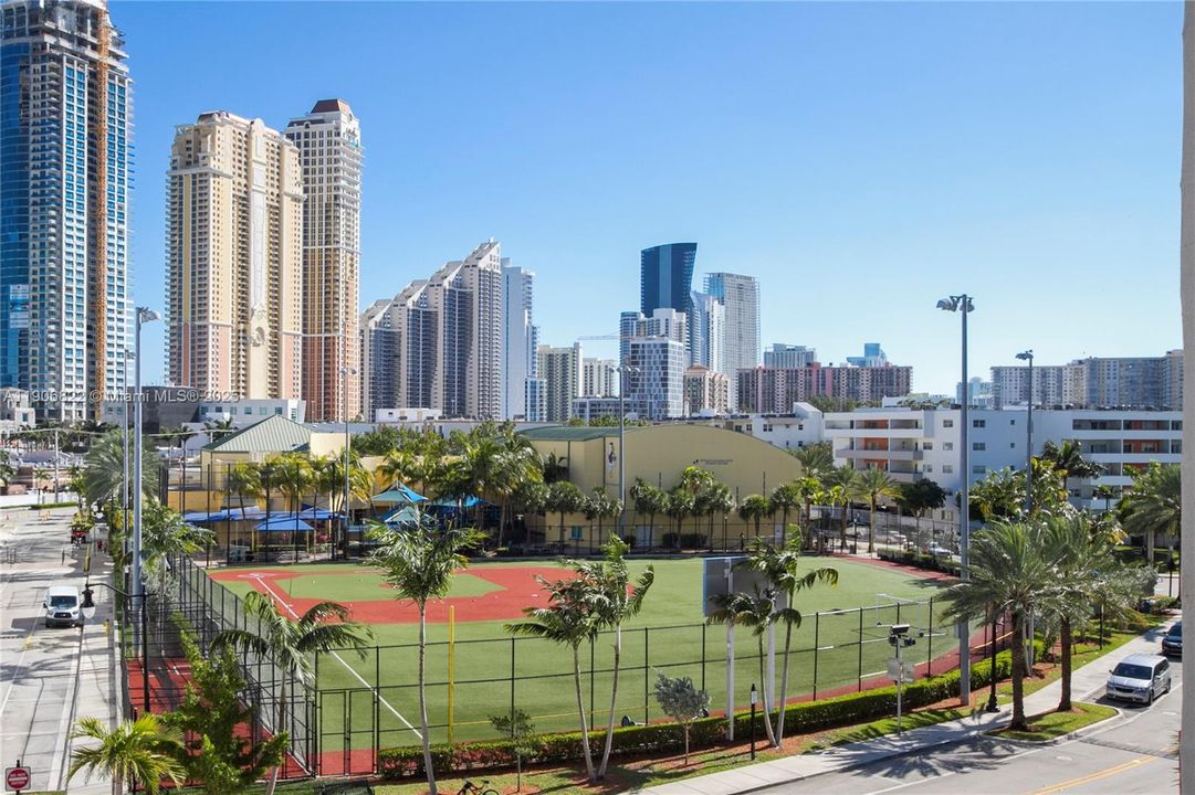 待售: $529,000 (2 贝兹, 2 浴室, 1065 平方英尺)