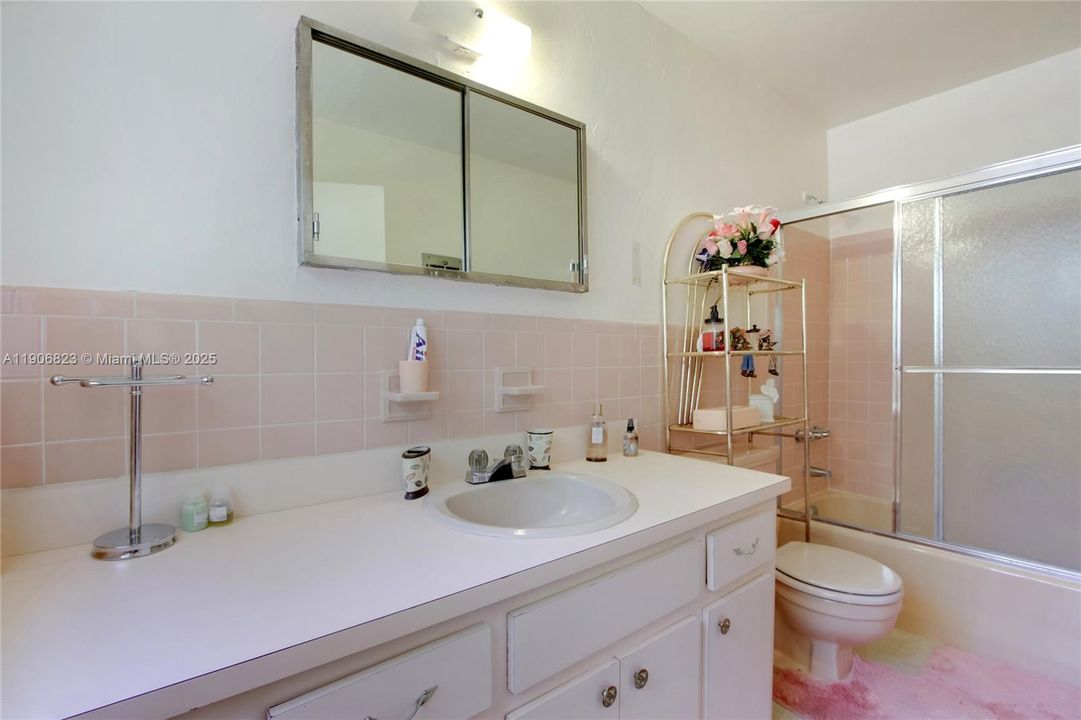 На продажу: $620,000 (4 спален, 2 ванн, 2101 Квадратных фут)