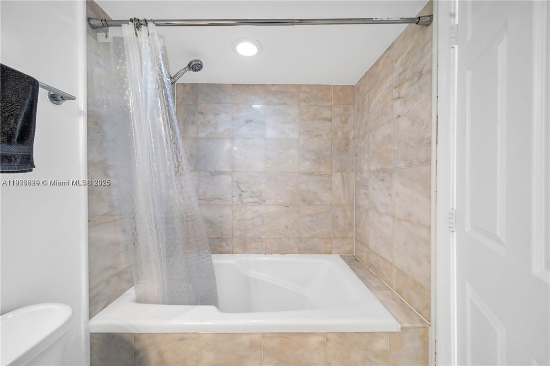 Recently Rented: $2,750 (1 beds, 1 baths, 790 Square Feet)