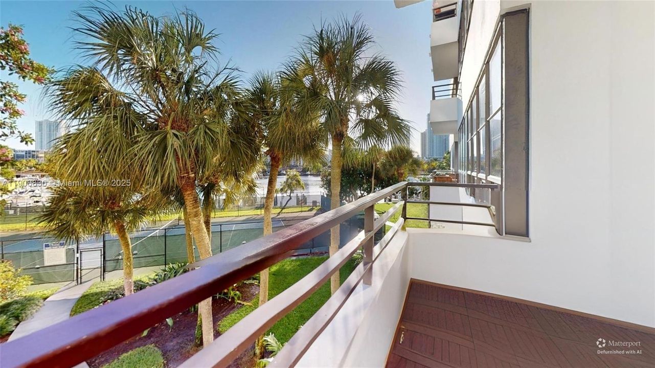 На продажу: $315,000 (2 спален, 2 ванн, 1040 Квадратных фут)