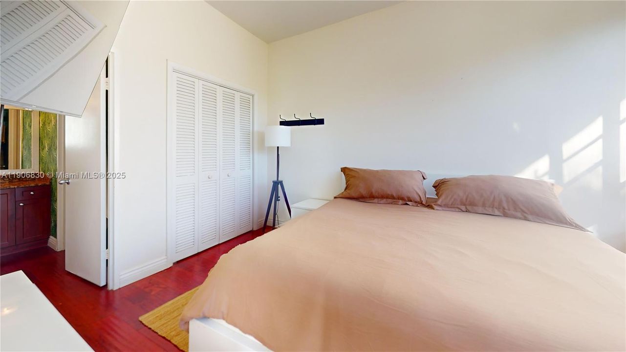 На продажу: $315,000 (2 спален, 2 ванн, 1040 Квадратных фут)