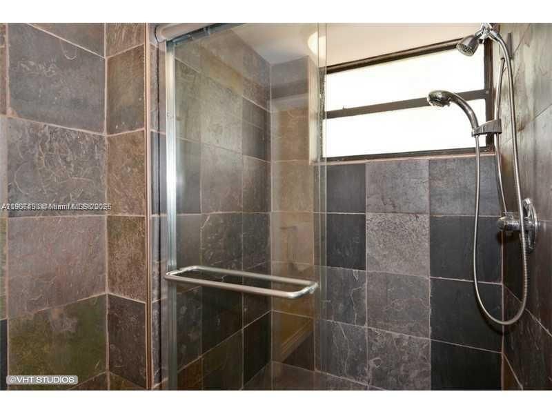 На продажу: $315,000 (2 спален, 2 ванн, 1040 Квадратных фут)