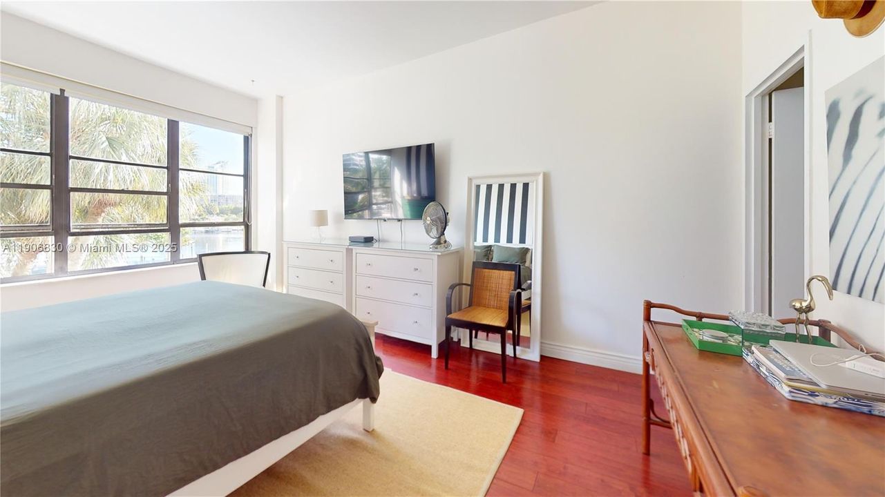 На продажу: $315,000 (2 спален, 2 ванн, 1040 Квадратных фут)