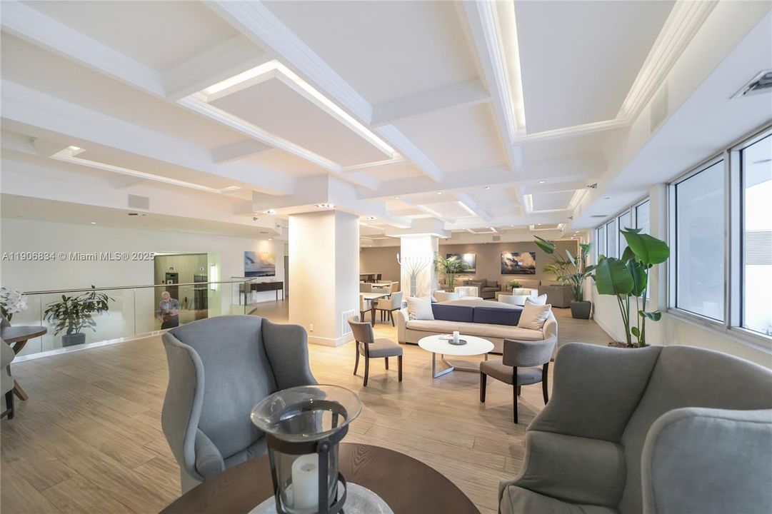 For Sale: $369,000 (1 beds, 1 baths, 550 Square Feet)