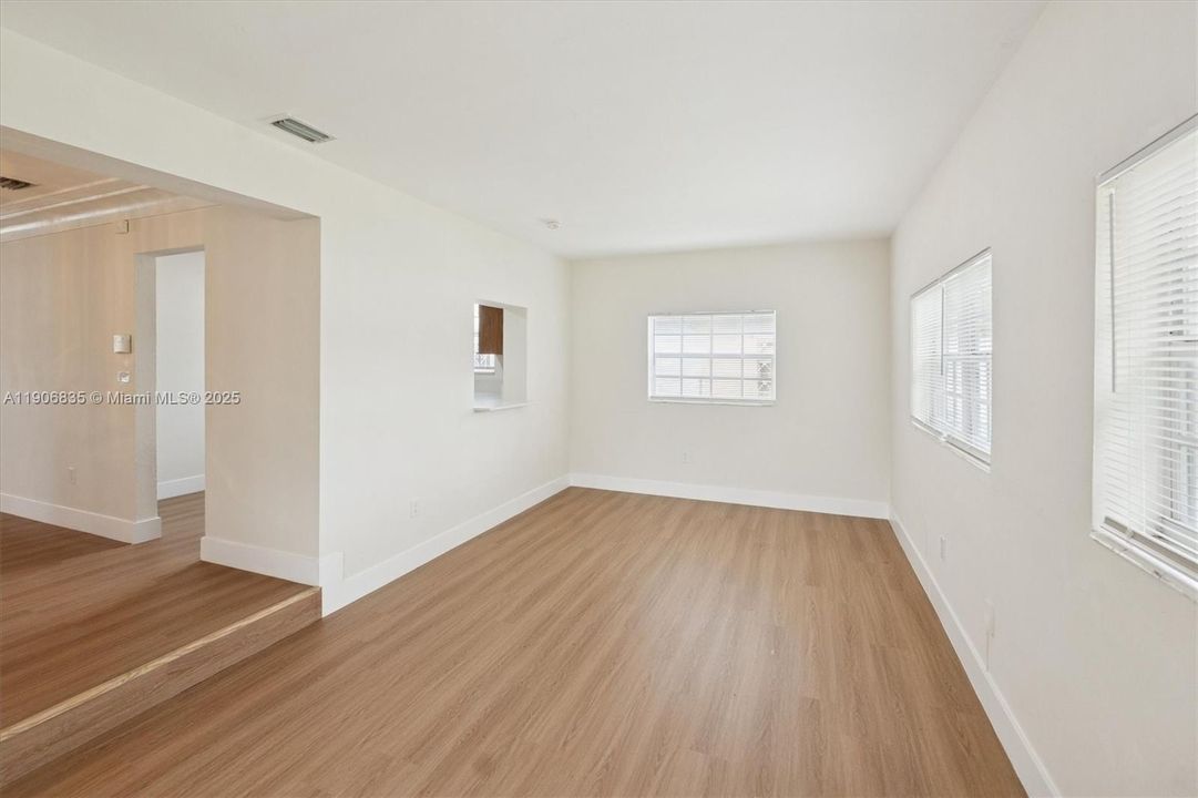 Active With Contract: $499,400 (3 beds, 2 baths, 1495 Square Feet)