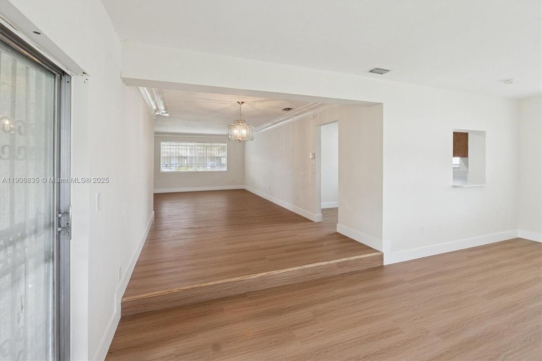 Active With Contract: $499,400 (3 beds, 2 baths, 1495 Square Feet)