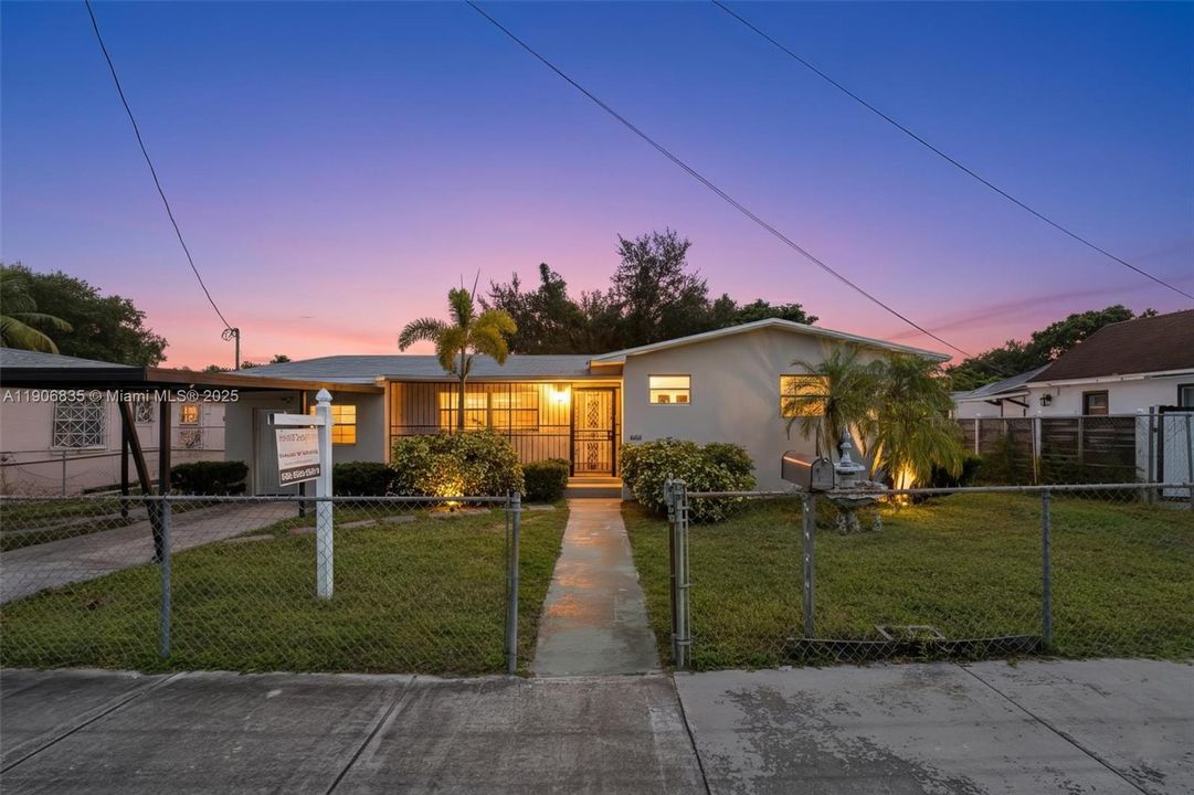 Active With Contract: $499,400 (3 beds, 2 baths, 1495 Square Feet)