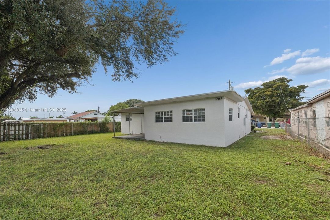 Active With Contract: $499,400 (3 beds, 2 baths, 1495 Square Feet)