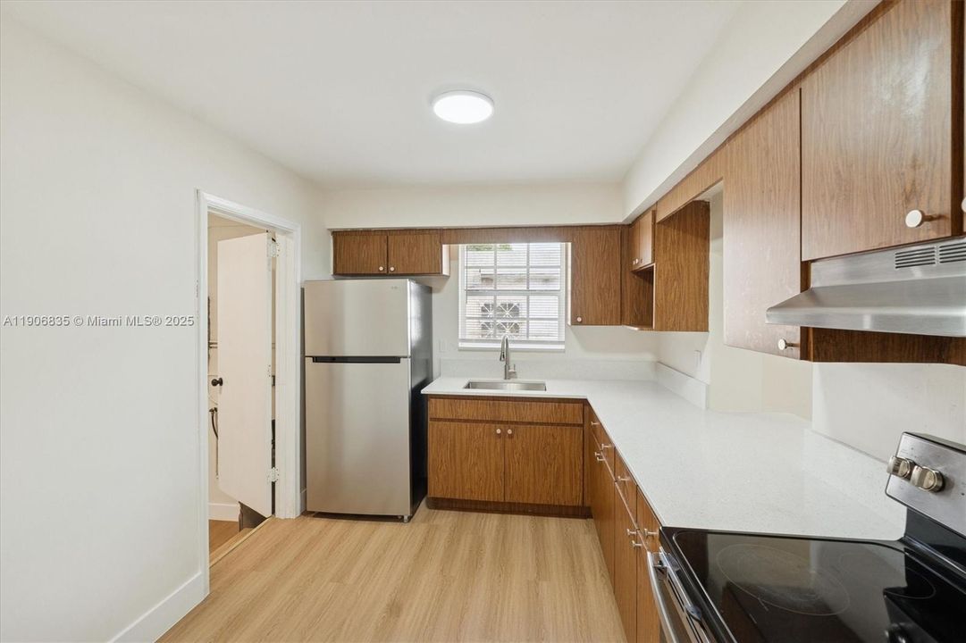 Active With Contract: $499,400 (3 beds, 2 baths, 1495 Square Feet)