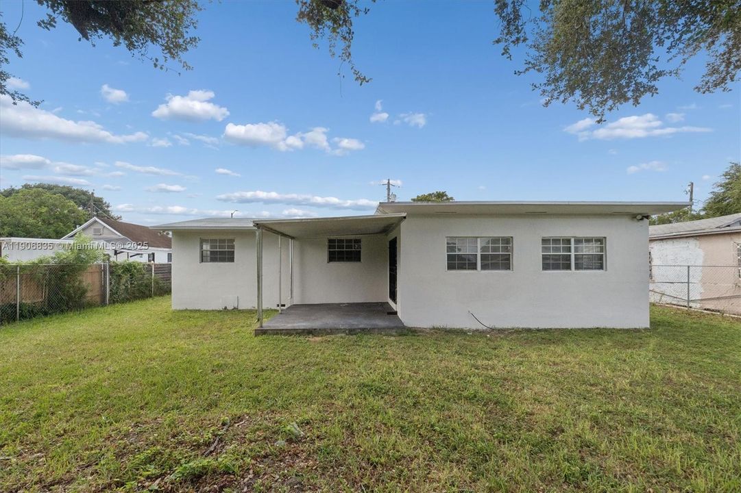 Active With Contract: $499,400 (3 beds, 2 baths, 1495 Square Feet)