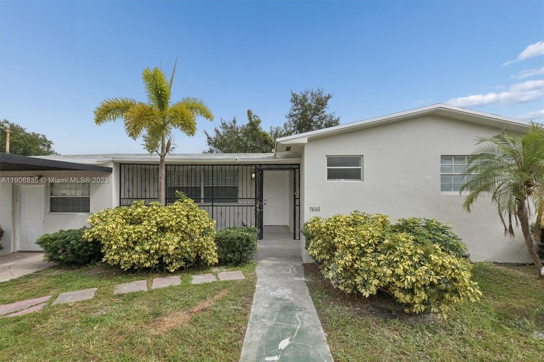 Active With Contract: $499,400 (3 beds, 2 baths, 1495 Square Feet)