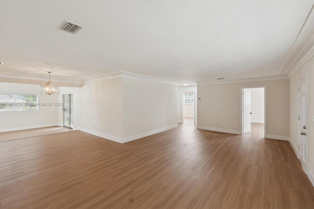 Active With Contract: $499,400 (3 beds, 2 baths, 1495 Square Feet)