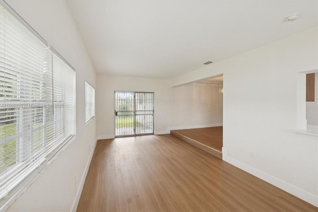 Active With Contract: $499,400 (3 beds, 2 baths, 1495 Square Feet)