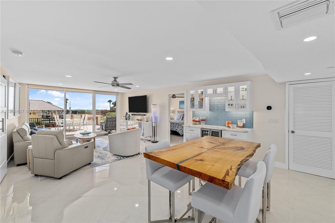 For Sale: $749,000 (2 beds, 2 baths, 1170 Square Feet)