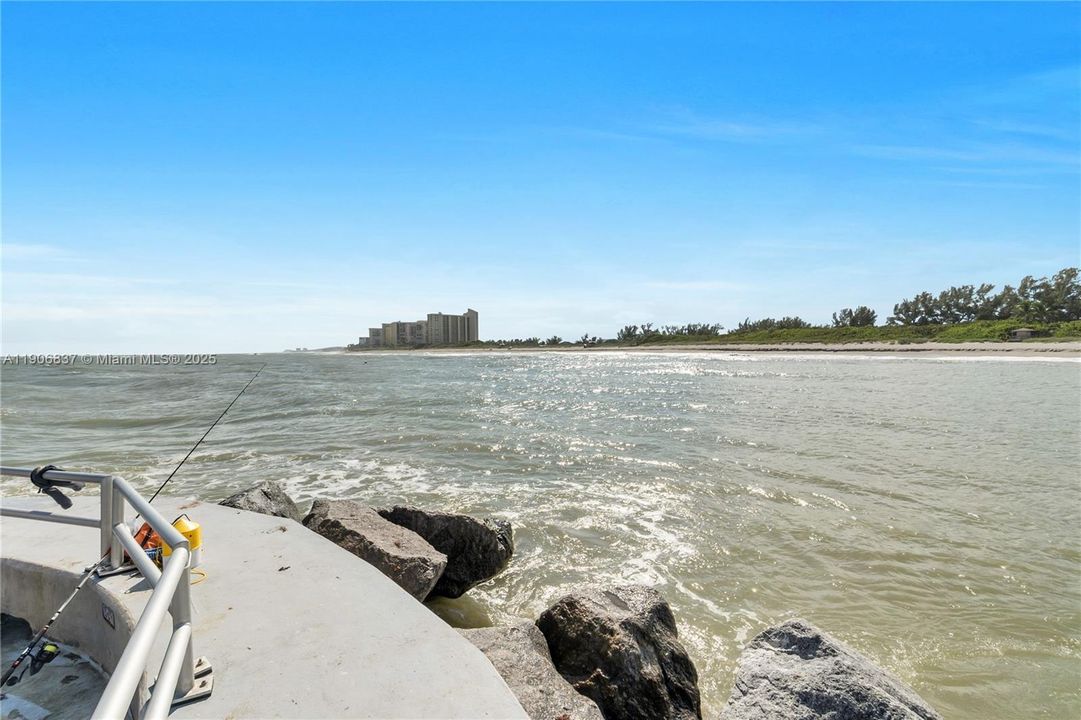 For Sale: $749,000 (2 beds, 2 baths, 1170 Square Feet)