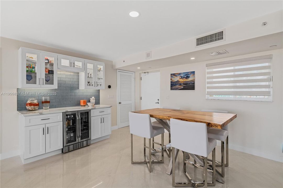 For Sale: $749,000 (2 beds, 2 baths, 1170 Square Feet)