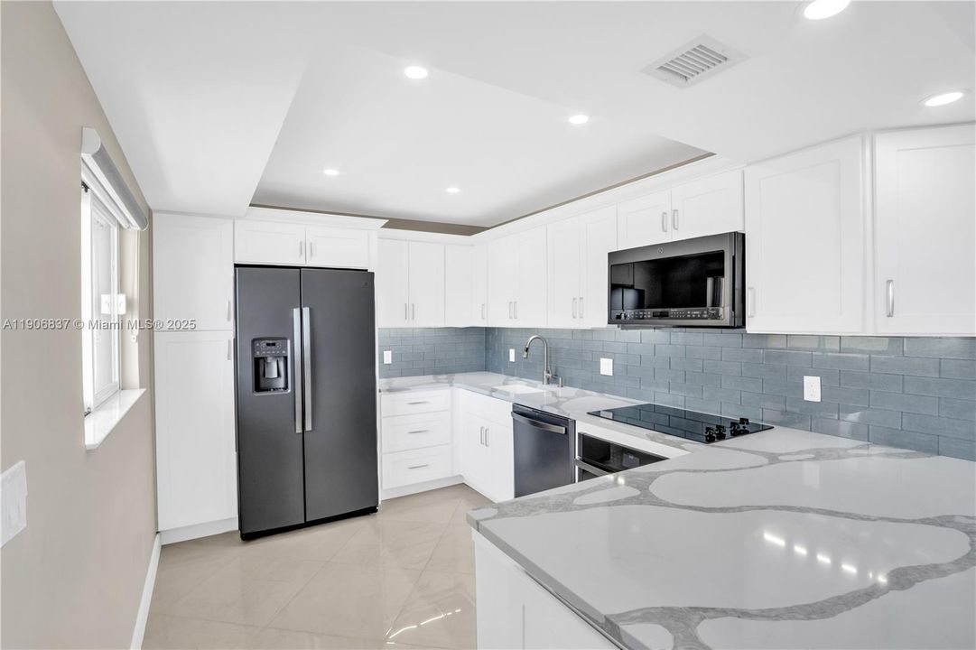 For Sale: $749,000 (2 beds, 2 baths, 1170 Square Feet)