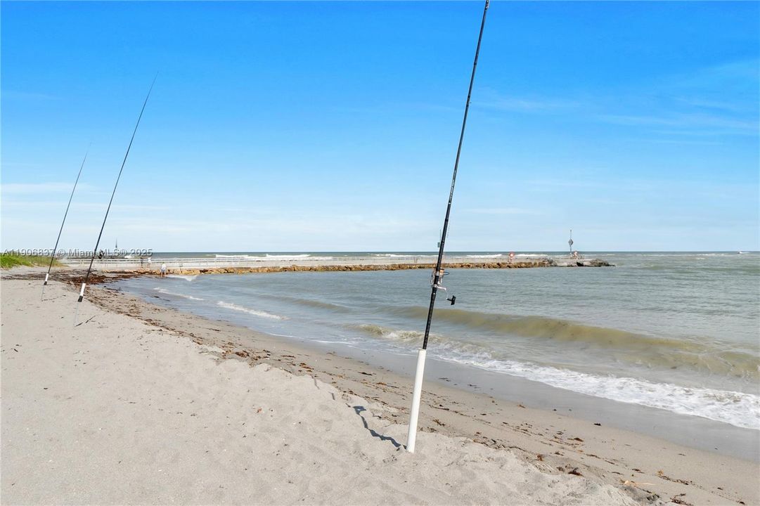 For Sale: $749,000 (2 beds, 2 baths, 1170 Square Feet)