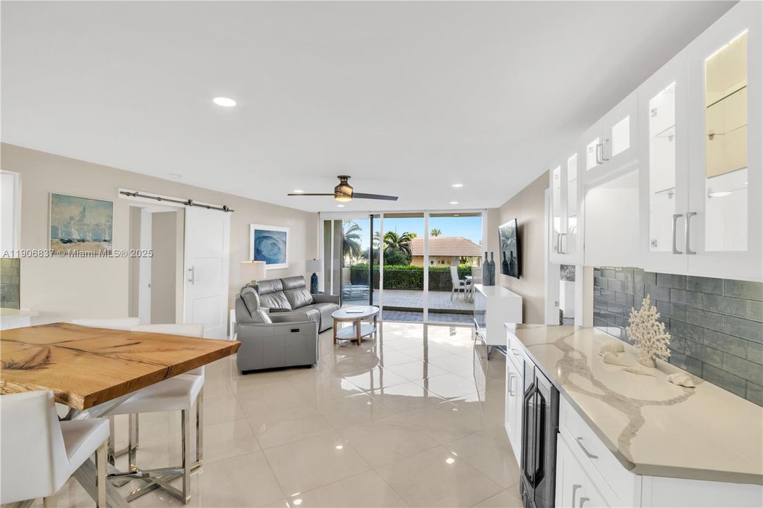 For Sale: $749,000 (2 beds, 2 baths, 1170 Square Feet)