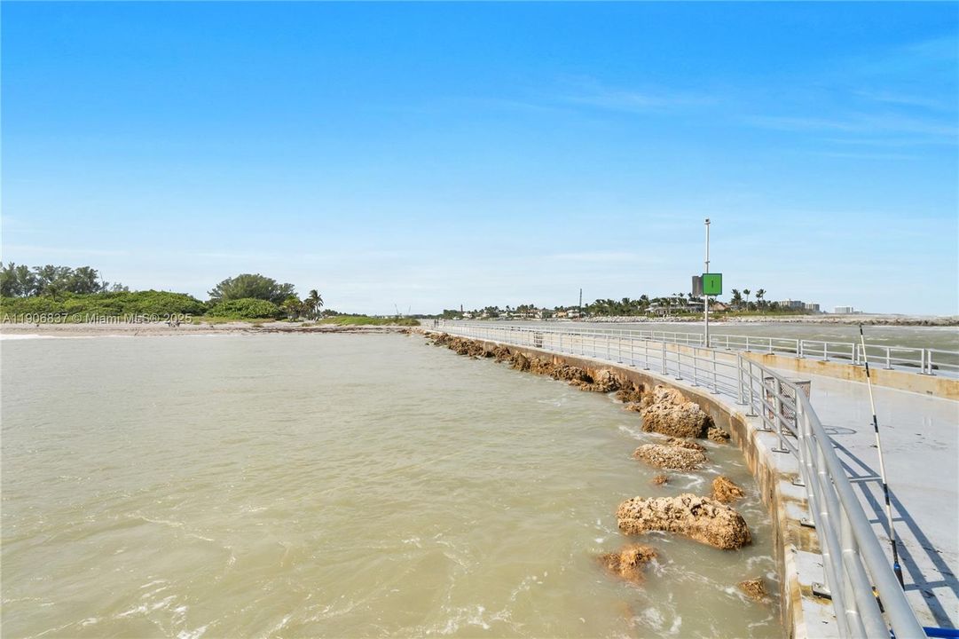 For Sale: $749,000 (2 beds, 2 baths, 1170 Square Feet)