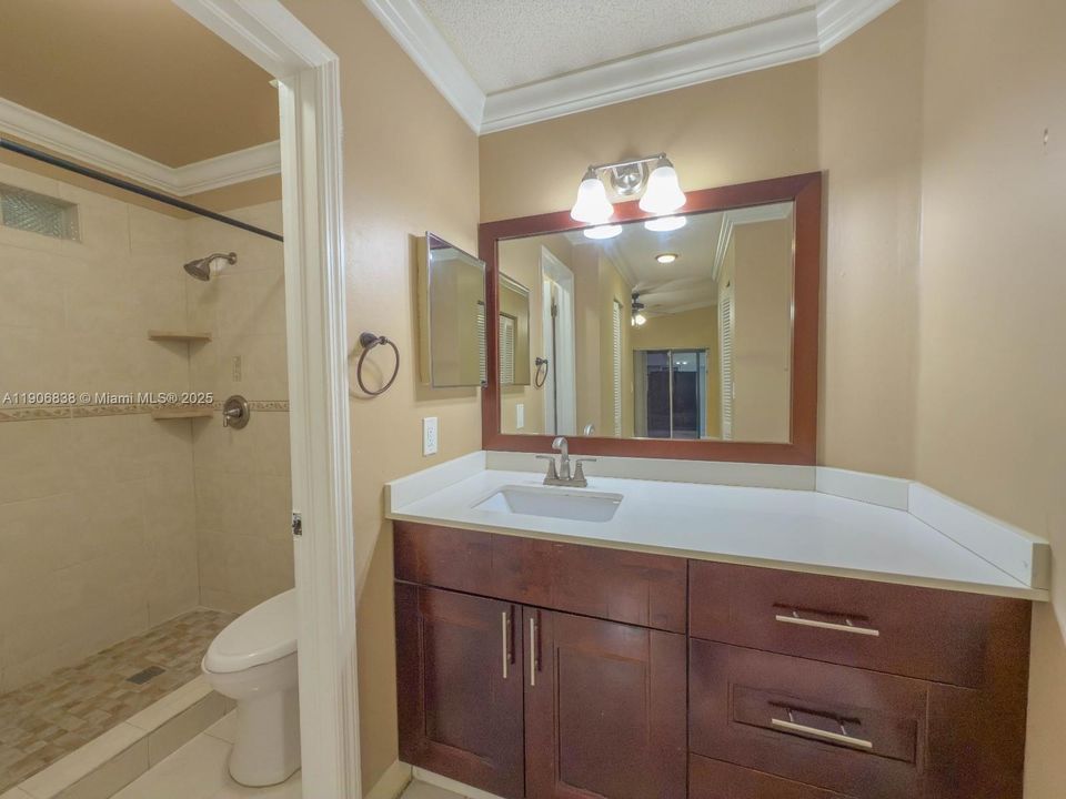 合同活跃: $520,000 (3 贝兹, 2 浴室, 1406 平方英尺)