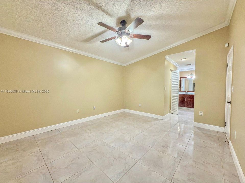 合同活跃: $520,000 (3 贝兹, 2 浴室, 1406 平方英尺)