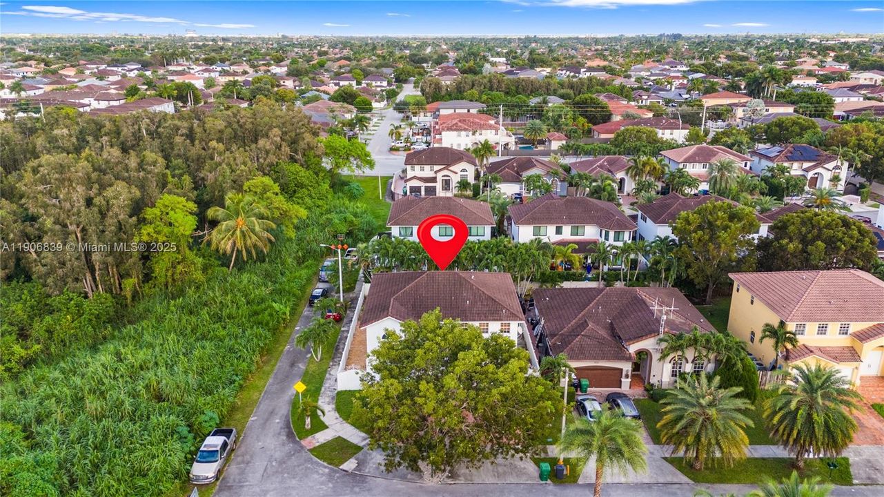 Под контрактом: $829,000 (4 спален, 3 ванн, 2580 Квадратных фут)