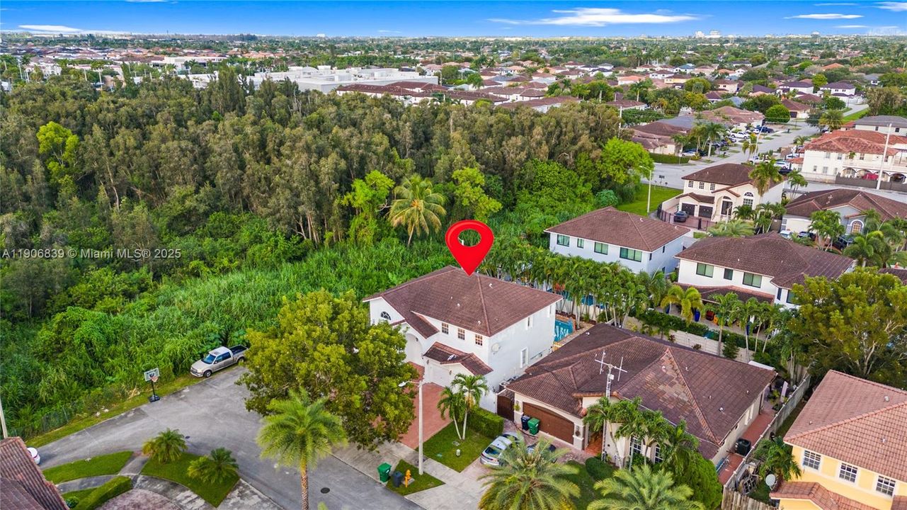 Под контрактом: $829,000 (4 спален, 3 ванн, 2580 Квадратных фут)