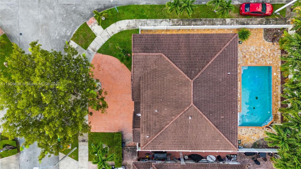 Под контрактом: $829,000 (4 спален, 3 ванн, 2580 Квадратных фут)