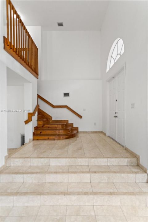 Под контрактом: $829,000 (4 спален, 3 ванн, 2580 Квадратных фут)