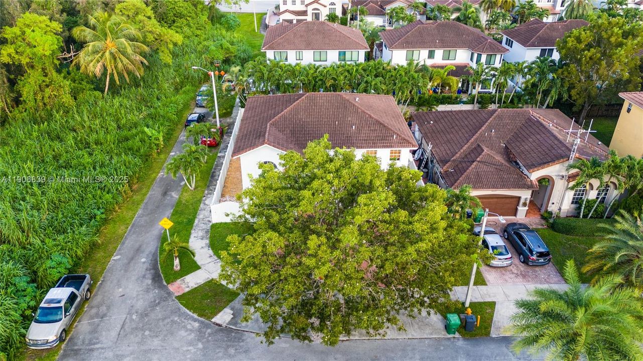 Под контрактом: $829,000 (4 спален, 3 ванн, 2580 Квадратных фут)