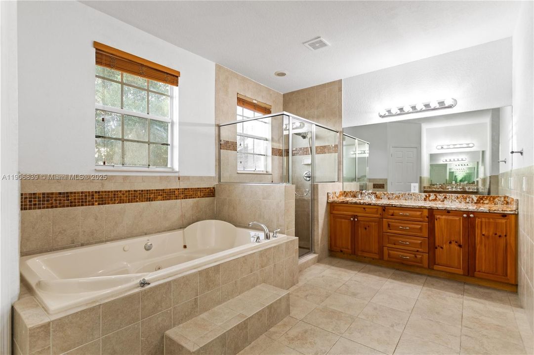 Под контрактом: $829,000 (4 спален, 3 ванн, 2580 Квадратных фут)