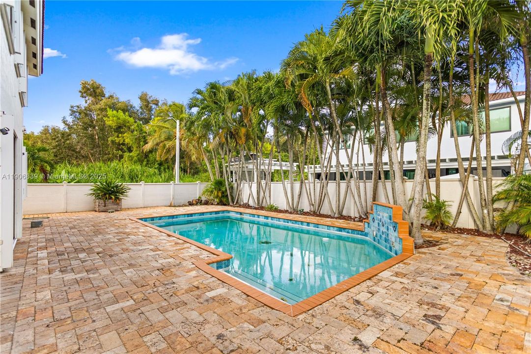 Под контрактом: $829,000 (4 спален, 3 ванн, 2580 Квадратных фут)