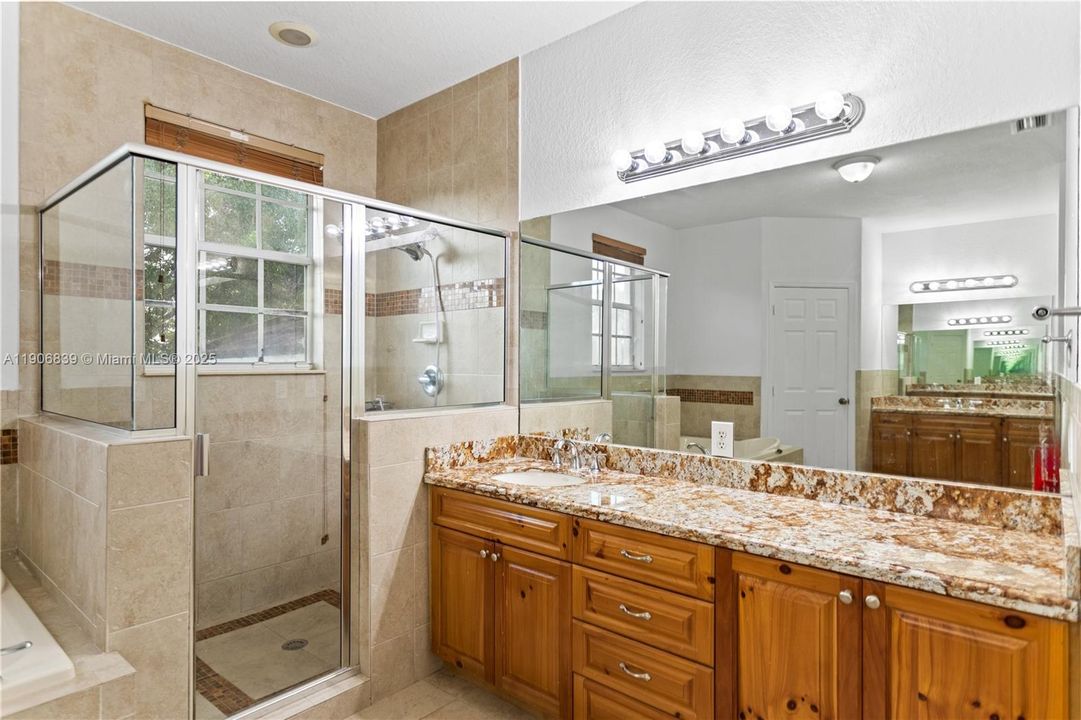 Под контрактом: $829,000 (4 спален, 3 ванн, 2580 Квадратных фут)