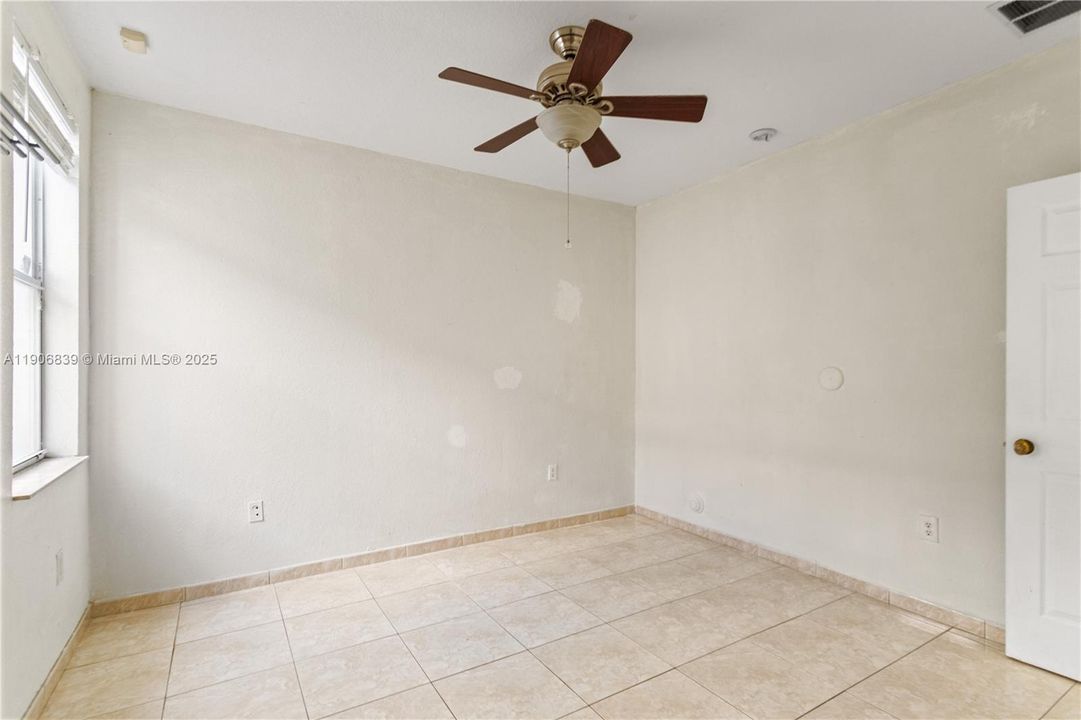 Под контрактом: $829,000 (4 спален, 3 ванн, 2580 Квадратных фут)