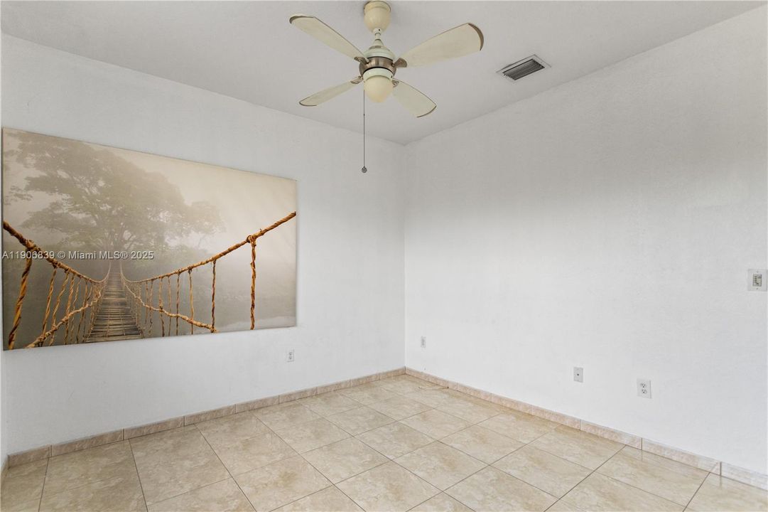 Под контрактом: $829,000 (4 спален, 3 ванн, 2580 Квадратных фут)